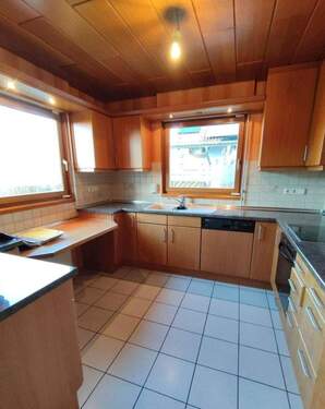 Küche ... groß und hell - 5 Zimmer Einfamilienhaus in Ettlingen