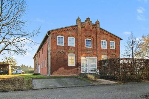 Eingang und Terrasse Whg _ - 2 Zimmer Mehrfamilienhaus, Wohnhaus in Kramerhof