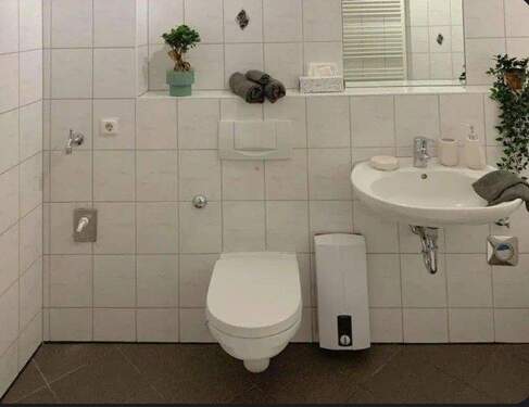 Bad-mit-Waschmaschinenanschluss-li.jpg - 