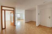 Diele mit Wohn-Essbereich - 4 Zimmer Etagenwohnung zum Kaufen in Speyer