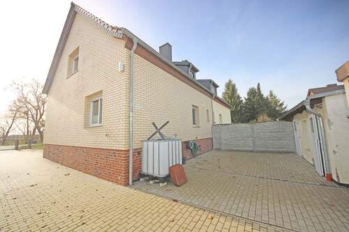 Hausansicht / Hofbereich - 