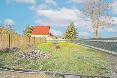 Blick auf das Grundstück - 