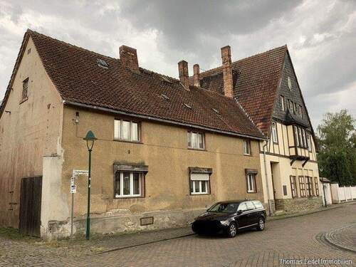 Straßenansicht - Sanierungsbedürftiges MFH mit Potential