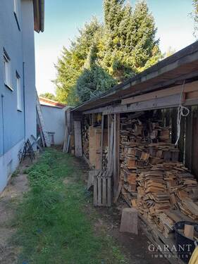 Holzlager im Garten - 