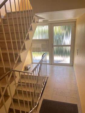 Eingangsbereich Haus - Etagenwohnung mit 80,00 m² in Nürnberg zum Kaufen