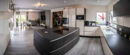 EG_Küche_1_Blick_in_den_Wohnessbereich - 5 Zimmer Einfamilienhaus zum Kaufen in Ober-Flörsheim