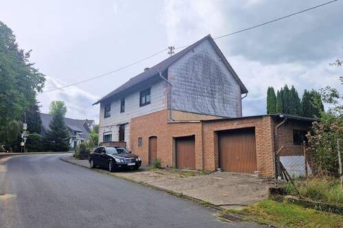 Seitenansicht - 6 Zimmer Mehrfamilienhaus, Wohnhaus zum Kaufen in Windeck