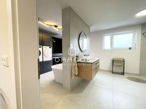 Mehr als ein Badezimmer, vielmehr eine Oase... - 