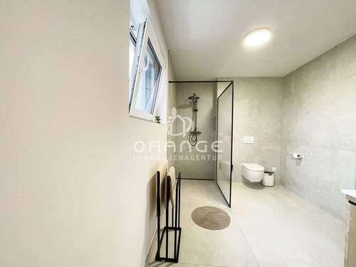 Das Masterbad ist mehr als großzügig gestaltet - 