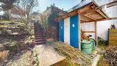 Grundstückseingang mit kleinem Schuppen - 