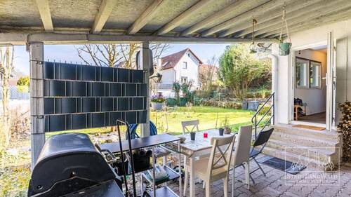 Terrasse mit überdachtem Freisitz - 2 Zimmer Einfamilienhaus in Schönau (Pfalz)