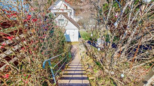Treppe zum Grundstück - 