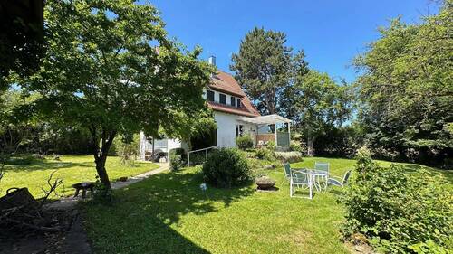 Bild 1 - Midend October Freestanding single family house with very big yard in Musberg! Freistehendes EFH in Musberg mit sehr gr. Garten zu vermieten.