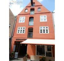 Moderne Büro- oder Praxisräume in historischem Gebäude der Lüneburger Innenstadt mit Parkplätzen