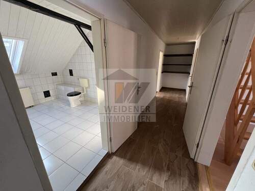 Flur DG - 1 Zimmer Mehrfamilienhaus, Wohnhaus in Weida