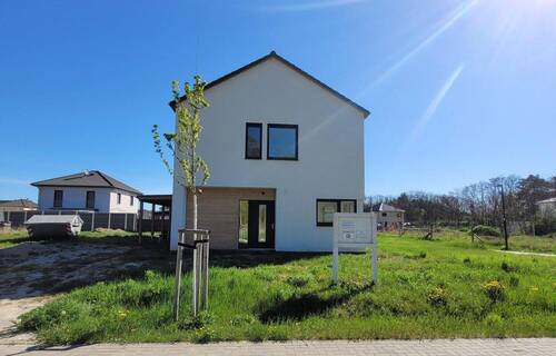 Ansicht 2 - Energieeffizientes Architektenhaus im Bau mit 6 Zimmern, 2 Eingängen, Carport und Südgarten, KfW 40