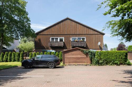 Rückansicht mit Stellplatz - 