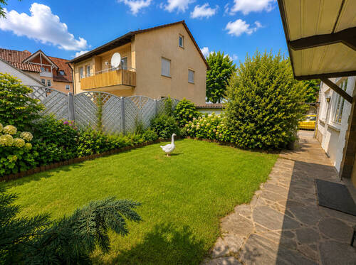 Rasenfläche - Mehrfamilienhaus, Wohnhaus mit 259,80 m&sup2; in Lauffen am Neckar zum Kaufen