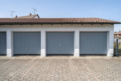 rechte Garage/Garagenhof - 