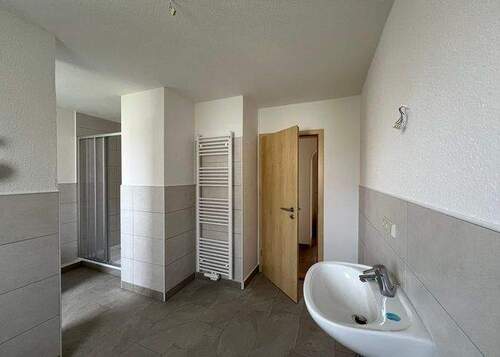 Bad - Wohnen auf über 100 qm - Badewanne u. Dusche