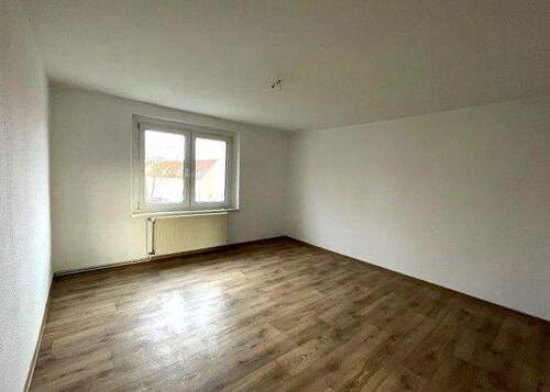 WZ - Etagenwohnung mit 102,10 m² in Oschersleben zur Miete