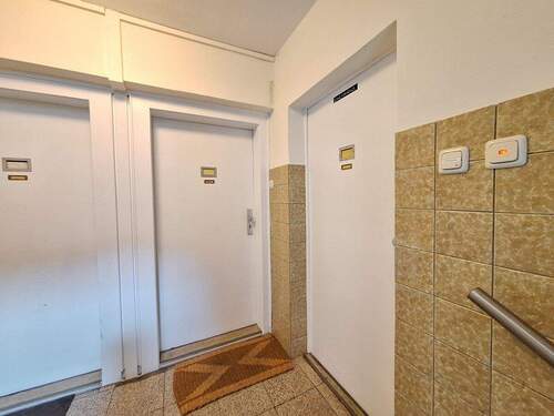 Wohnungseingang - 2 Zimmer Etagenwohnung in Feucht