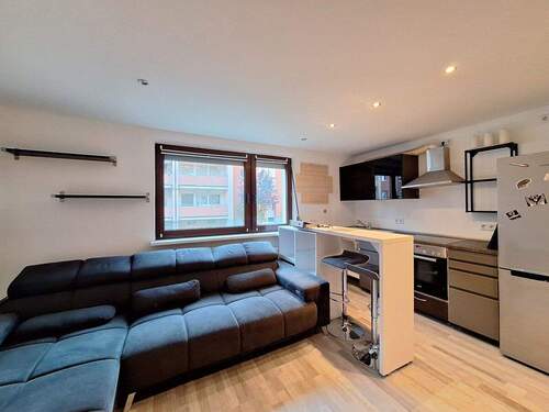 Wohnzimmer mit Küche - 