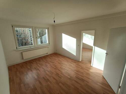 Wohnzimmer - 2 Zimmer Etagenwohnung zur Miete in Chemnitz