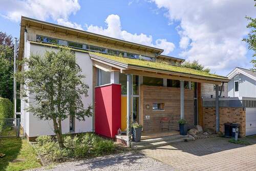 Blick zum Haus - 8 Zimmer Einfamilienhaus zum Kaufen in Hoisdorf