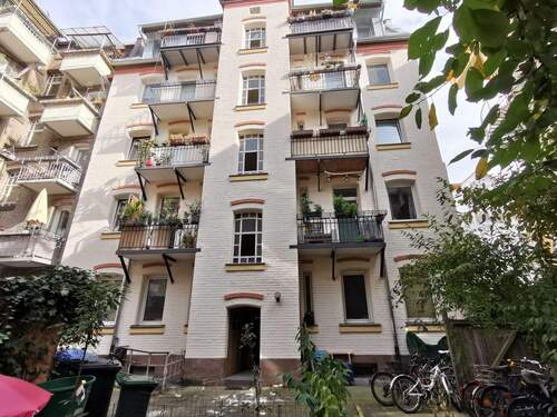 Ansicht Innenhof - 2,5-Zimmer-Wohnung mit Balkon und guter Anbindung ans Zentrum