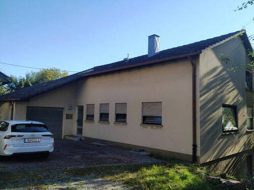 Einfamilienhaus mit Garage - Einfamilienhaus auf großem Grundstück mit herrlicher Aussicht in Stuppach