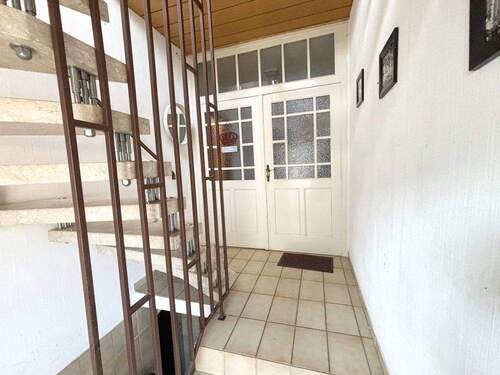 Treppenhaus - 9 Zimmer Doppelhaushälfte in Osnabrück