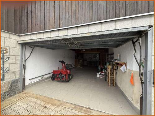 geräumige Garage - 