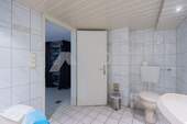 Badezimmer im Untergeschoss - 