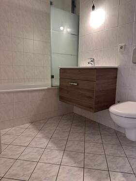 Wannenbad mit Regendusche - 