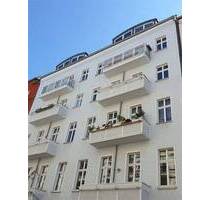 Nahe Boxhagener Platz: vermietete, ruhige ETW im Altbau mit West-Balkon - Berlin Friedrichshain