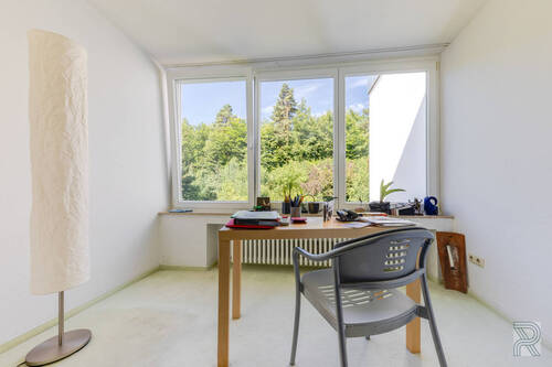 Ein Ort, der Arbeit zur Freude macht – Homeoffice mit Waldblick - 