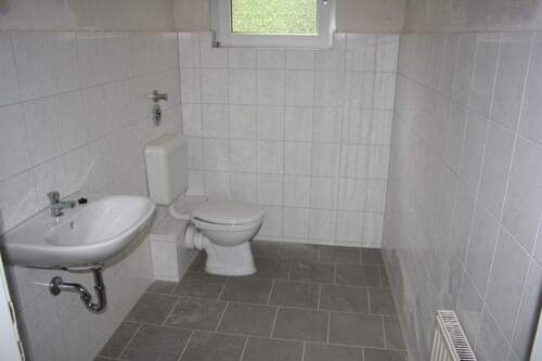 Gäste-WC - 5 Zimmer Etagenwohnung zur Miete in Gelsenkirchen