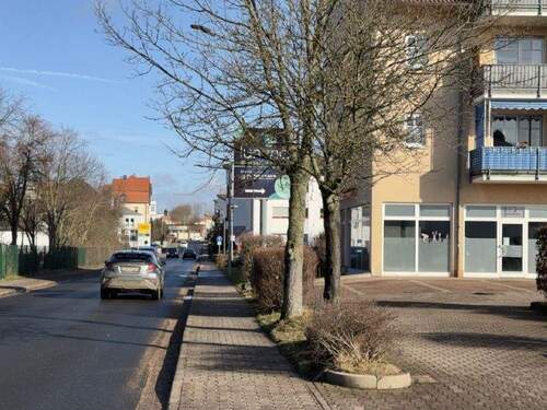 Vorbeiführende Straße - 