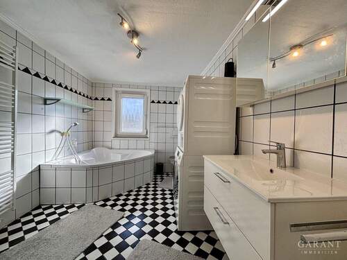 Tageslichtbad mit Dusche - 