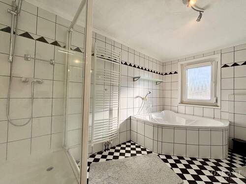 Tageslichtbad mit Dusche - 