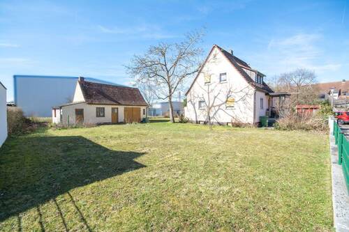 Weitläufiges Grundstück - 5 Zimmer Einfamilienhaus zum Kaufen in Rednitzhembach