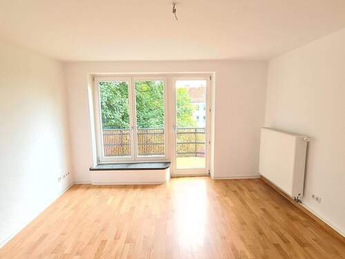 Wohnzimmer - 2 Zimmer Etagenwohnung zur Miete in Chemnitz