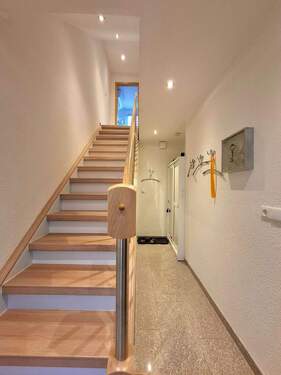 Hausflur - 5 Zimmer Reihenmittelhaus zum Kaufen in Bochum