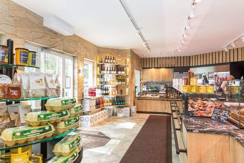 Innenansicht Feinkost Spehr - 7 Zimmer Einfamilienhaus zum Kaufen in Michendorf