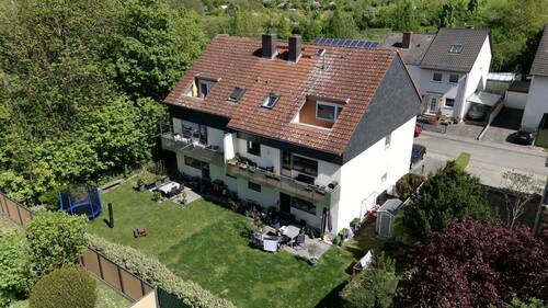 Außenansicht - Solides, gepflegtes Sechsparteienhaus mit sieben Stellplätzen in beliebter Lage
