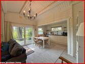 Wochenendhaus Wohnbereich mit Küche und Südterrasse vor der Tür - 