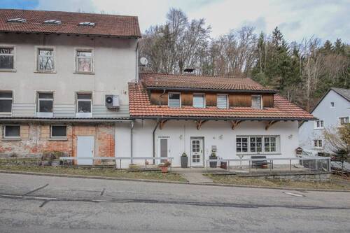 Außen - 6 Zimmer Mehrfamilienhaus, Wohnhaus in Görwihl