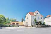 Hausansicht / Straßenseite - Mehrfamilienhaus mit 3 Wohnungen und großem Werkstattgebäude in Jessen (Elster) OT Holzdorf
