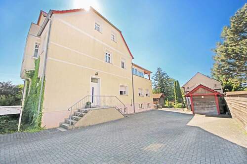 Hausansicht / Zufahrt - 9 Zimmer Mehrfamilienhaus, Wohnhaus in Jessen (Elster)